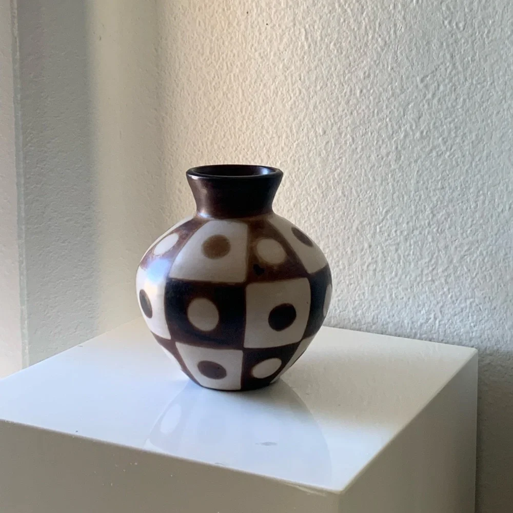 Geometric Print Vase - Picture 2 of 5
